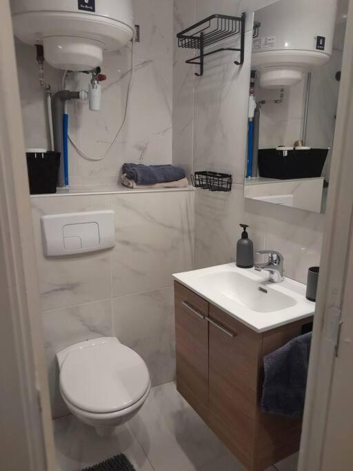 Design Studio Perfectly Located - Eu Madou - Park Apartment Брюксел Екстериор снимка
