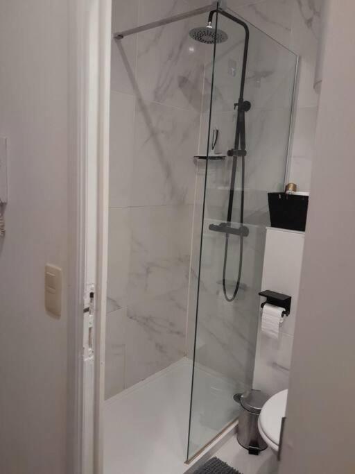 Design Studio Perfectly Located - Eu Madou - Park Apartment Брюксел Екстериор снимка