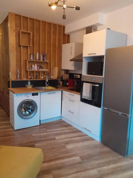 Design Studio Perfectly Located - Eu Madou - Park Apartment Брюксел Екстериор снимка