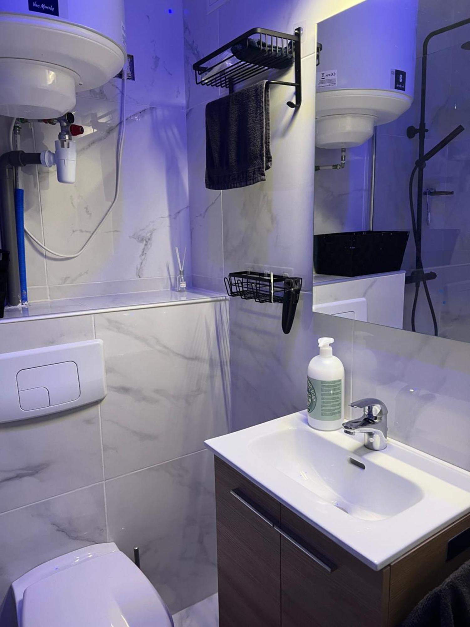 Design Studio Perfectly Located - Eu Madou - Park Apartment Брюксел Екстериор снимка